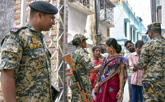 Bengal polls phase-1: Close to 90 pc polling till 5 pm amid sporadic clashes, assault on candidates